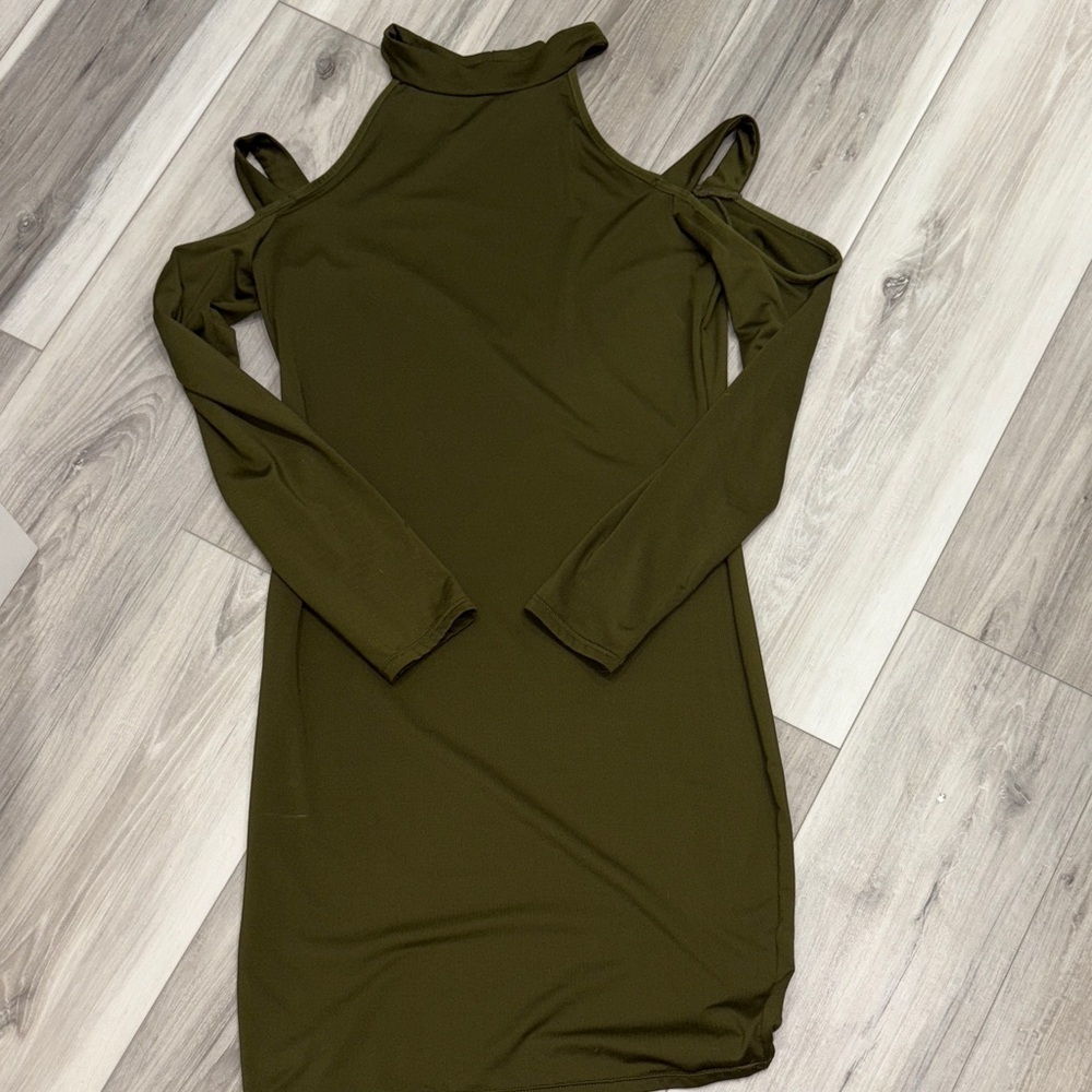 194. Women’s Elegant Olive Long Sleeve Cold Shoulder Dress Size Large - Picture 2 of 3